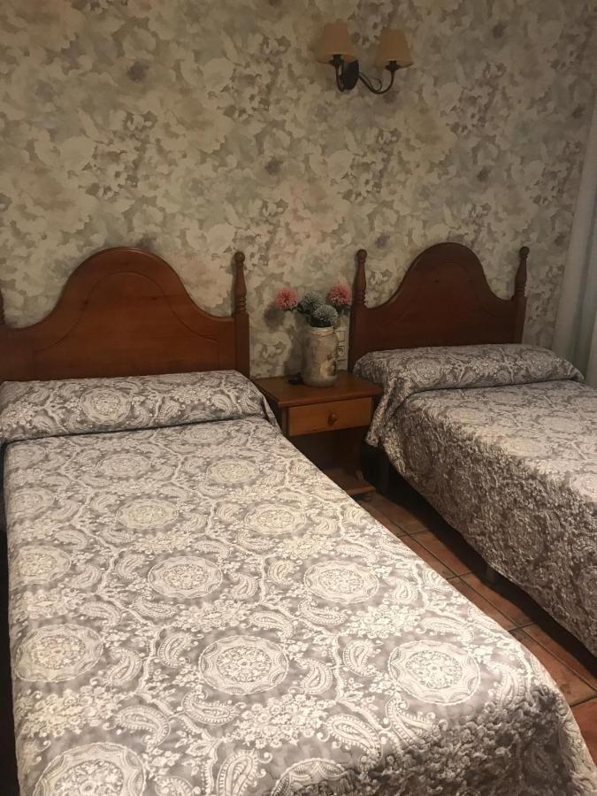 Hostal Villa De Navarrete Esterno foto