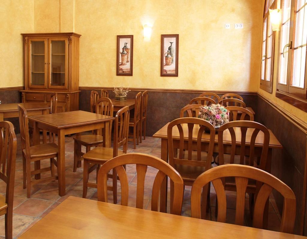 Hostal Villa De Navarrete Esterno foto
