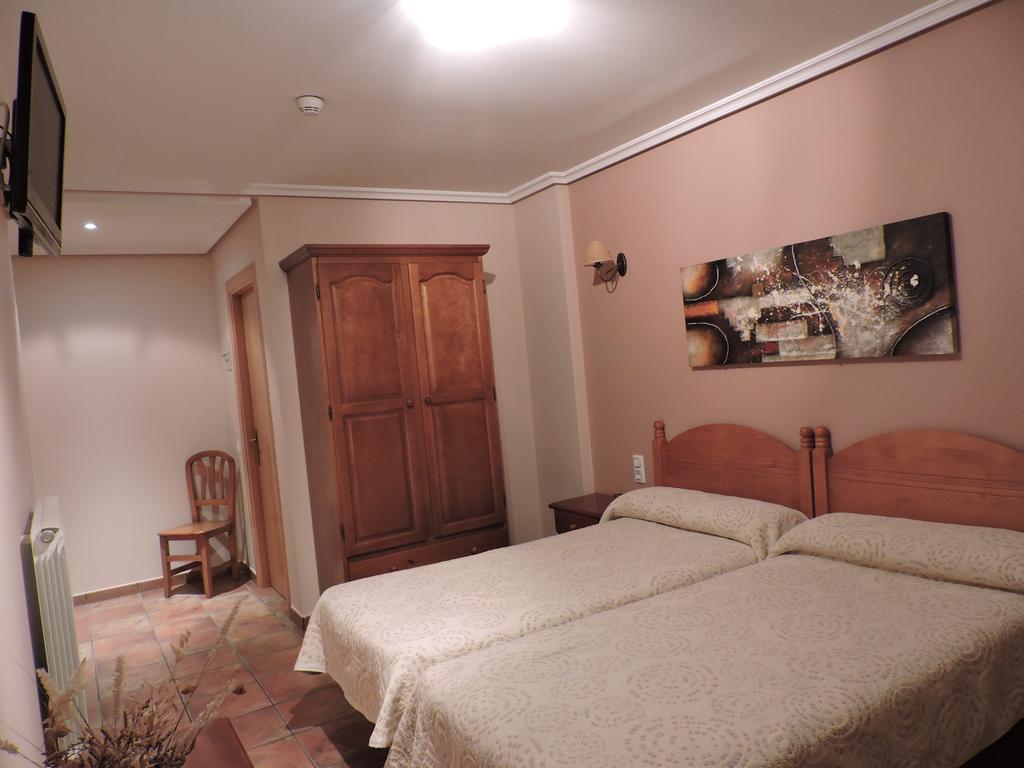 Hostal Villa De Navarrete Esterno foto
