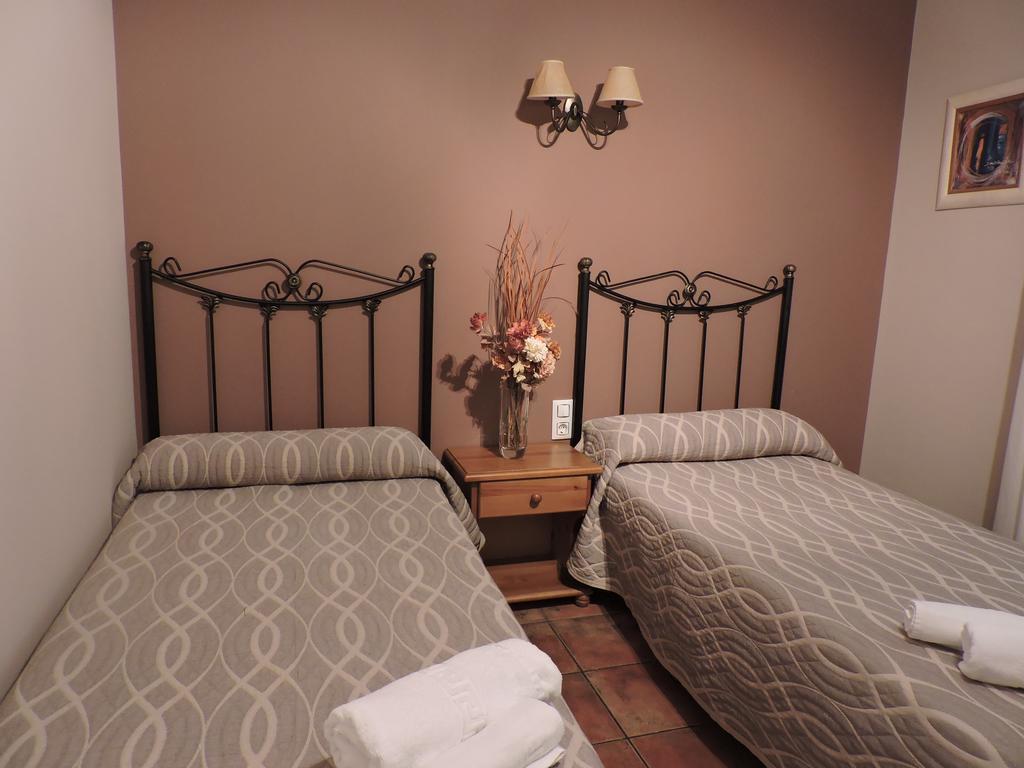 Hostal Villa De Navarrete Esterno foto