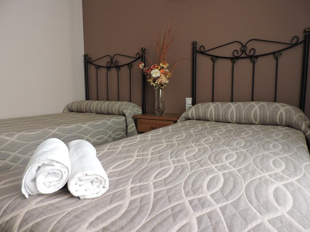 Hostal Villa De Navarrete Esterno foto
