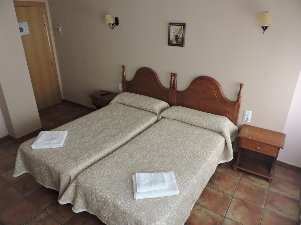 Hostal Villa De Navarrete Esterno foto
